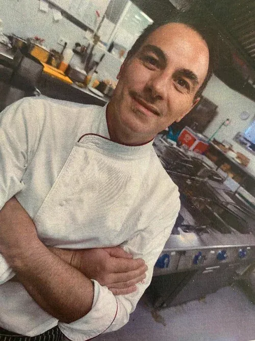 Santiago Canepa, chef de DUC Catering, en la cocina
