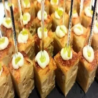 Lingote de tortilla de patata con cebolla